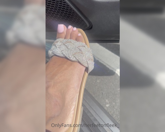 Fleek Feet aka Herfeetonfleek_ OnlyFans Video 376