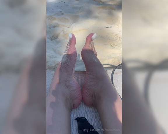 Fleek Feet aka Herfeetonfleek_ OnlyFans - Fresh whites