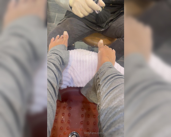 Fleek Feet aka Herfeetonfleek_ OnlyFans - The process to my pedicures