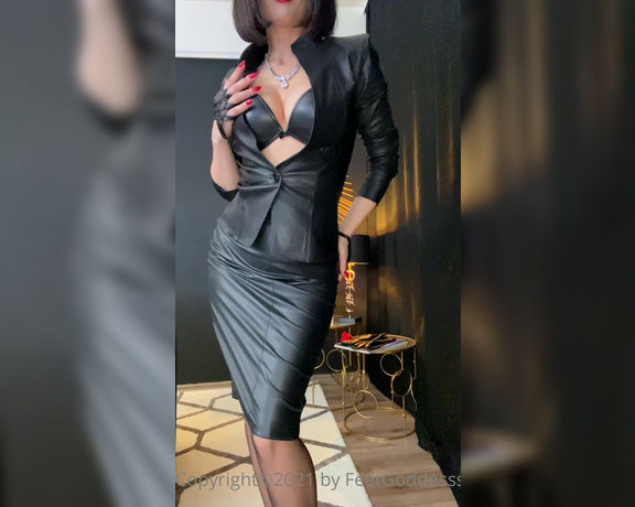 Eve Schwarz aka Eveschwarz OnlyFans - Today youre in for a treat, because Im wearing something so mouth watering, and Im going to let