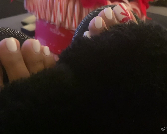 Sassy Toes aka Sassytoesforyou Onlyfans - Merry Christmas!