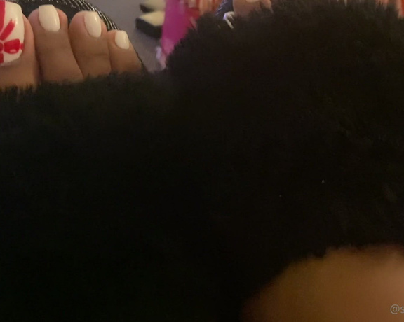 Sassy Toes aka Sassytoesforyou Onlyfans - Merry Christmas!