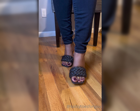 Sassy Toes aka Sassytoesforyou Onlyfans - Should I do more content in heels