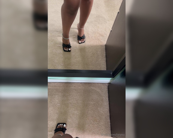 Sassy Toes aka Sassytoesforyou Onlyfans - I heard you cant get enough of me walking