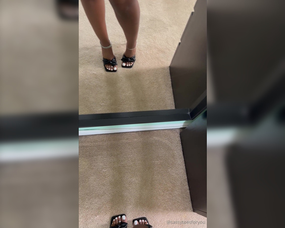 Sassy Toes aka Sassytoesforyou Onlyfans - I heard you cant get enough of me walking