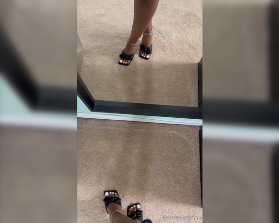 Sassy Toes aka Sassytoesforyou Onlyfans - I heard you cant get enough of me walking