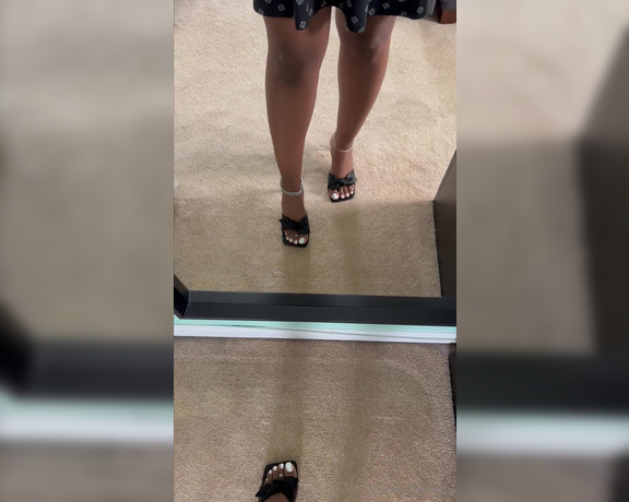 Sassy Toes aka Sassytoesforyou Onlyfans - I heard you cant get enough of me walking