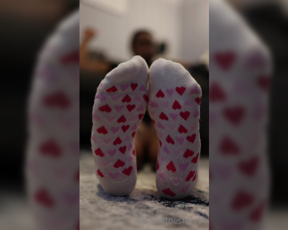 Sassy Toes aka Sassytoesforyou Onlyfans - Come take off these socks