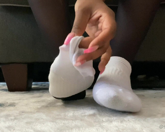 Sassy Toes aka Sassytoesforyou Onlyfans - Sock removal with nylons