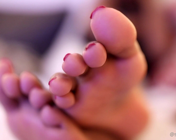 Sassy Toes aka Sassytoesforyou Onlyfans - Close up on my soles