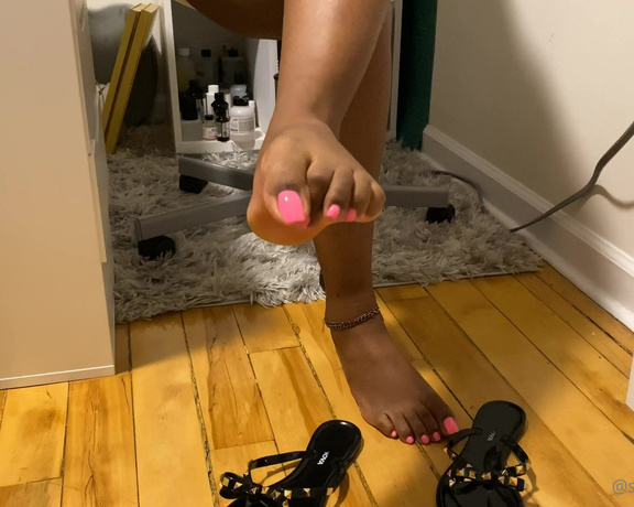 Sassy Toes aka Sassytoesforyou Onlyfans - Shoe danglephoto set coming in a few