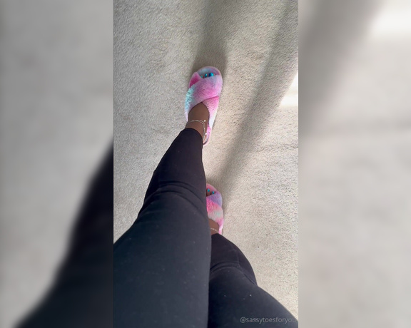 Sassy Toes aka Sassytoesforyou Onlyfans - I couldnt choose so Ill just post both lol 1