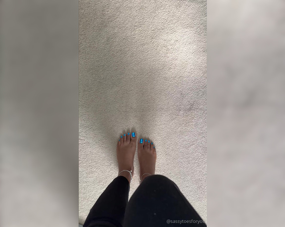 Sassy Toes aka Sassytoesforyou Onlyfans - Blue chrome!