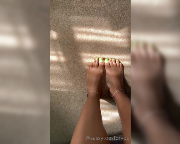 Sassy Toes aka Sassytoesforyou Onlyfans - I hope you like green 1