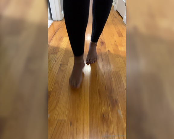 Sassy Toes aka Sassytoesforyou Onlyfans - Barefoot for you today