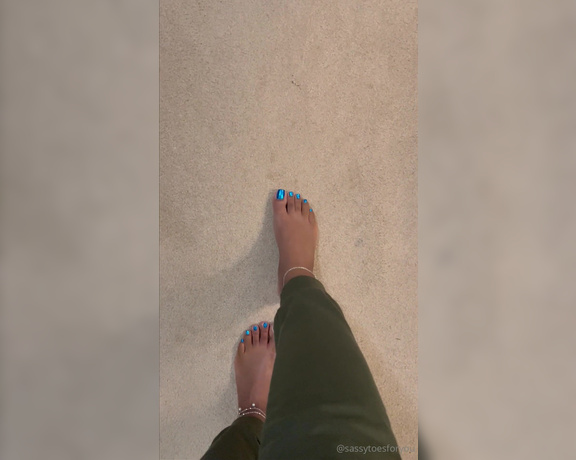 Sassy Toes aka Sassytoesforyou Onlyfans - I know its no longer sandal weather here but I wanted to remind you how memorizing my feet look i 1