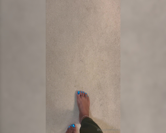 Sassy Toes aka Sassytoesforyou Onlyfans - I know its no longer sandal weather here but I wanted to remind you how memorizing my feet look i 1