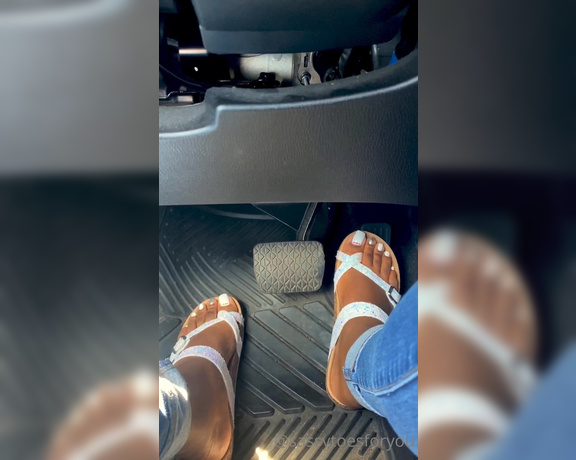 Sassy Toes aka Sassytoesforyou Onlyfans - I usually drive barefoot