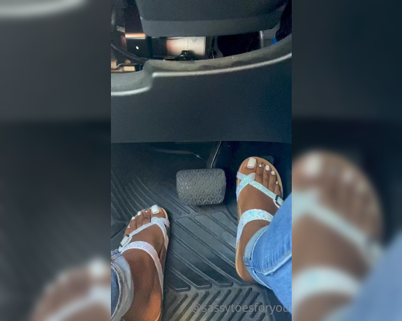 Sassy Toes aka Sassytoesforyou Onlyfans - I usually drive barefoot