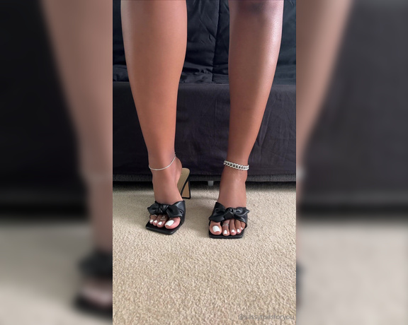 Sassy Toes aka Sassytoesforyou Onlyfans - I love how obsessed you are with my pretty white pedicured toes