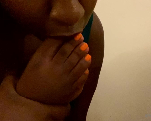 Sassy Toes aka Sassytoesforyou Onlyfans - Watch this