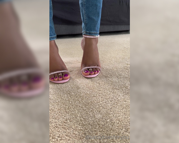 Sassy Toes aka Sassytoesforyou Onlyfans - Does a woman in heels turn you on I love how powerful I feel when I wear heels The way they shap 19