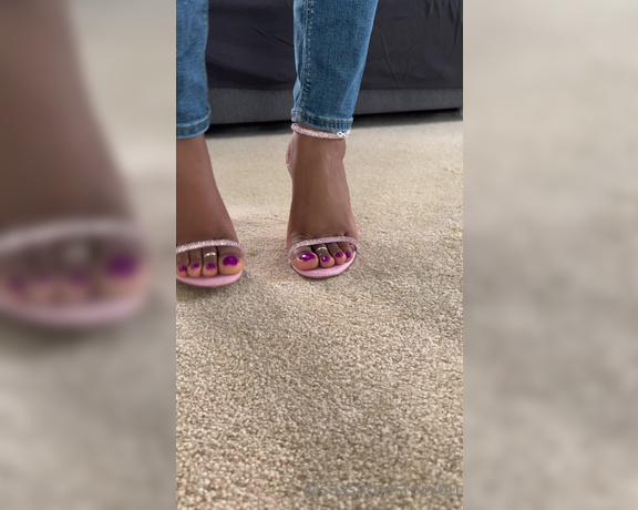 Sassy Toes aka Sassytoesforyou Onlyfans - Does a woman in heels turn you on I love how powerful I feel when I wear heels The way they shap 19