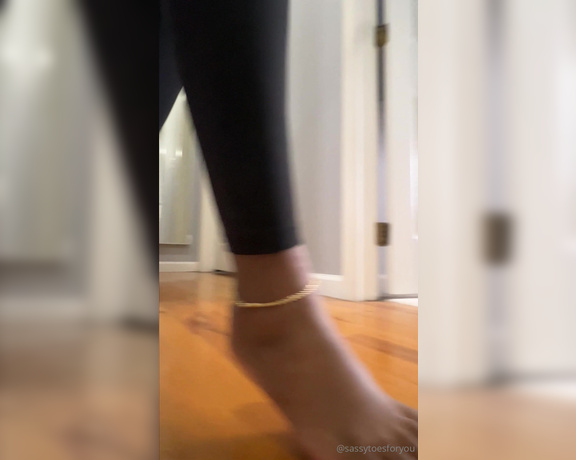 Sassy Toes aka Sassytoesforyou Onlyfans - Someone asked me if I film these walking videos myself