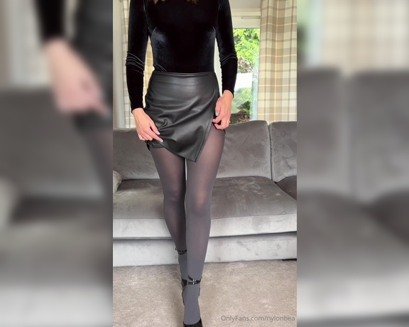 Nylon Bea aka Nylonbea Onlyfans - It’s here, the highly requested naughty YouTube review In this video, I review Wolford Velvet De