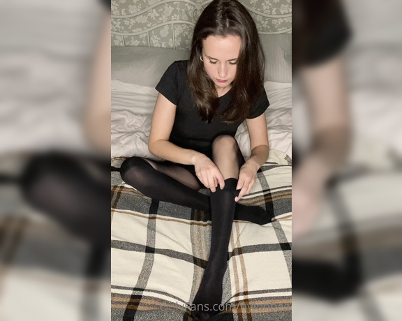 Nylon Bea aka Nylonbea Onlyfans - Watch me remove my Wolford socks nylon on top of nylon