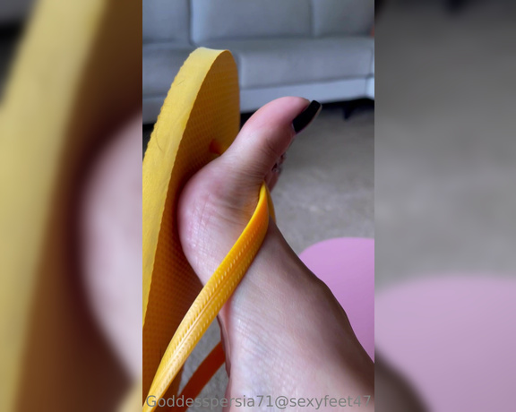 Goddesspersia71 aka Sexyfeet47 Onlyfans - So where do you want to put your stick in front or back of my flip flops