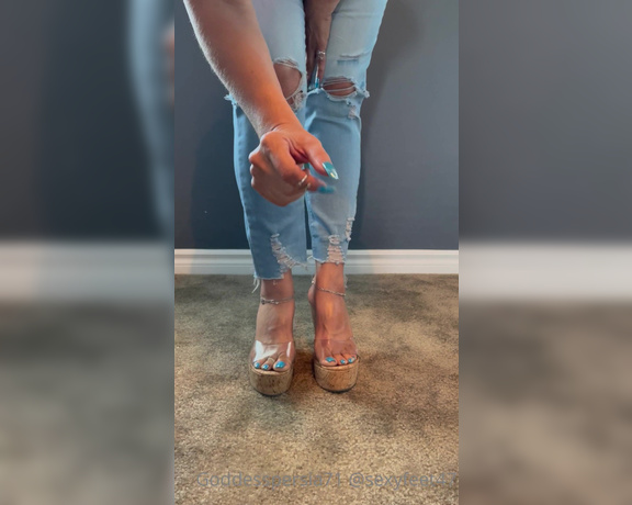 Goddesspersia71 aka Sexyfeet47 Onlyfans - Hi Boys! So my favorite wedges won enjoy!