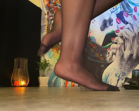 Goddesspersia71 aka Sexyfeet47 Onlyfans - For my little pantyhose lovers I love teasing you and get you on your knees