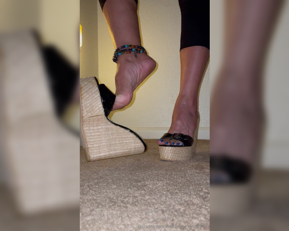 Goddesspersia71 aka Sexyfeet47 Onlyfans - Ready for holidays 1