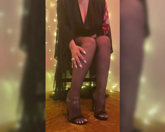 Goddesspersia71 aka Sexyfeet47 Onlyfans - On your kneesIt’s your humpday tease!