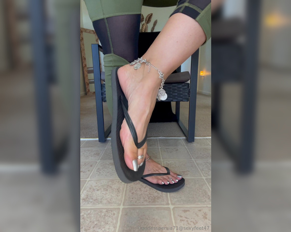 Goddesspersia71 aka Sexyfeet47 Onlyfans - Happy Monday! I know the sound of my anklets is better than the morning do you agree