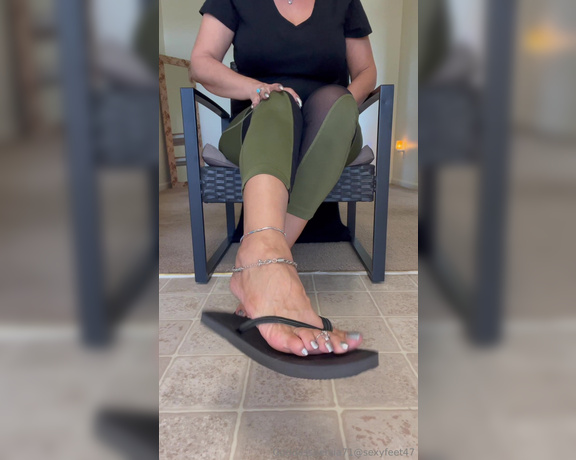 Goddesspersia71 aka Sexyfeet47 Onlyfans - Happy Monday! I know the sound of my anklets is better than the morning do you agree