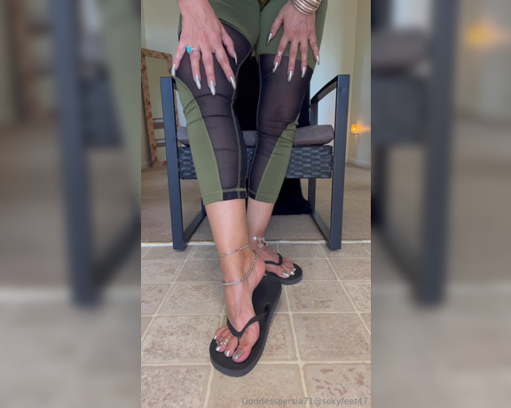 Goddesspersia71 aka Sexyfeet47 Onlyfans - Happy Monday! I know the sound of my anklets is better than the morning do you agree