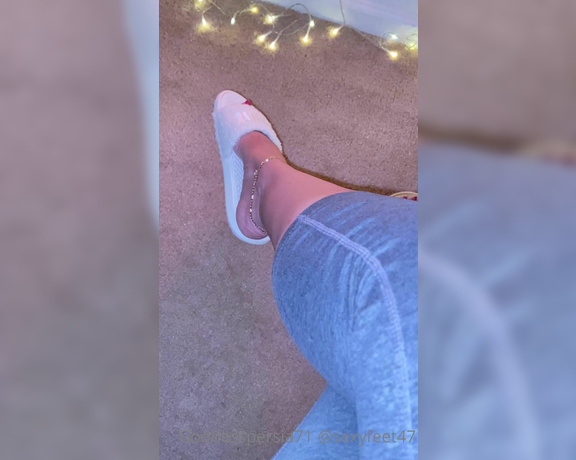 Goddesspersia71 aka Sexyfeet47 Onlyfans - Morning n Happy Wednesday Showing off my new slippers Need more of them there so comfy