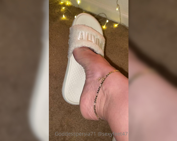 Goddesspersia71 aka Sexyfeet47 Onlyfans - Morning n Happy Wednesday Showing off my new slippers Need more of them there so comfy