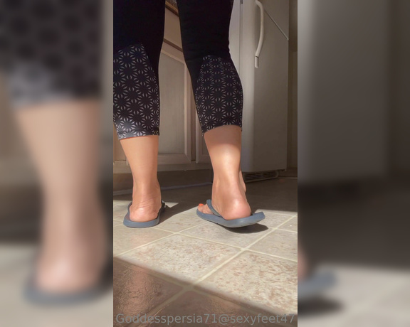 Goddesspersia71 aka Sexyfeet47 Onlyfans - Good Morning! Sexy flip flops and soles teaser to start your Saturday Full clip available dm if yo