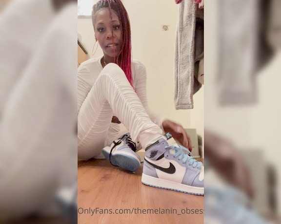 Kelly aka Themelanin_obsession OnlyFans - Yes I finally have a smell to my feet yes I’m happy asf yes I want y’all to purchase socks or see