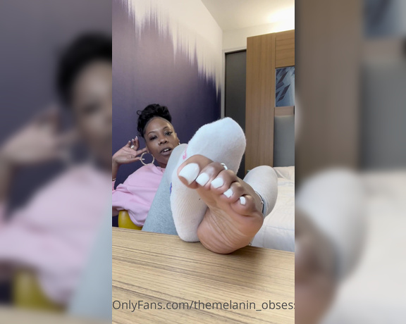 Kelly aka Themelanin_obsession OnlyFans - Sneaker and sock removal