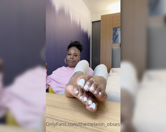 Kelly aka Themelanin_obsession OnlyFans - Sneaker and sock removal