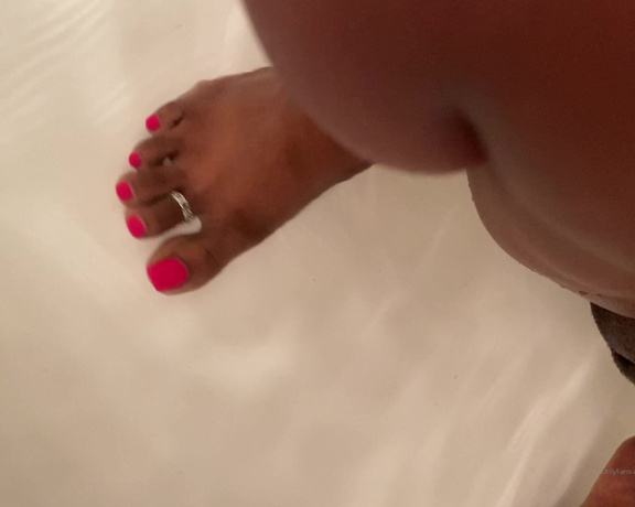 Kelly aka Themelanin_obsession OnlyFans - 5dd5e0d04613e94cb3ae6