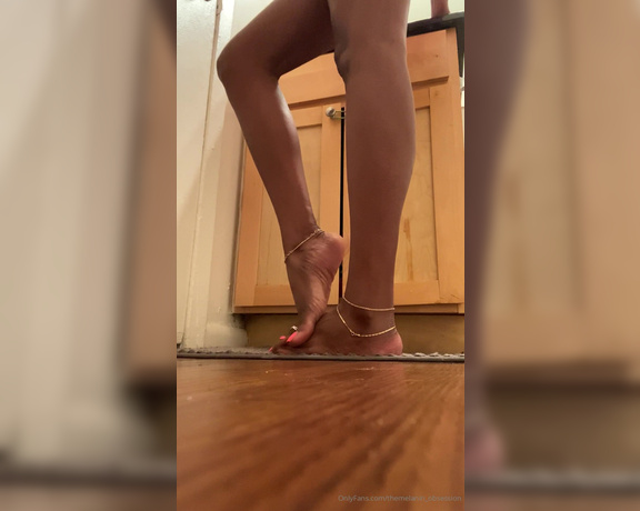 Kelly aka Themelanin_obsession OnlyFans - How bad does my feet look during the pademic