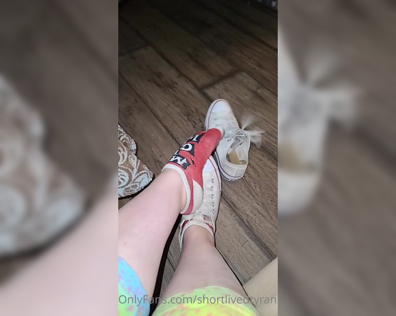 ShortLivedTyranny aka Shortlivedtyranny OnlyFans - Peeling off sweaty socks in slow motion )