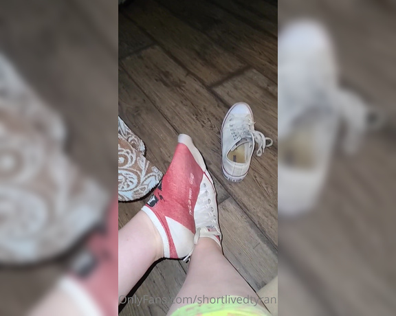 ShortLivedTyranny aka Shortlivedtyranny OnlyFans - Peeling off sweaty socks in slow motion )