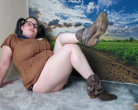 ShortLivedTyranny aka Shortlivedtyranny OnlyFans - Midwest is the Best! Ive been starting to test out my studio green screen! Ive got some tweaking