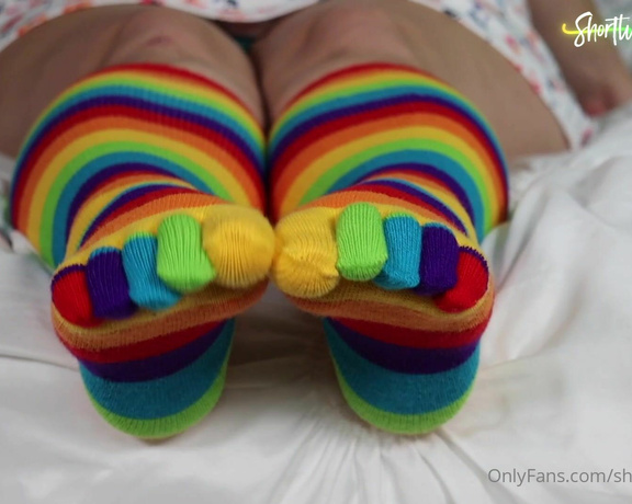 ShortLivedTyranny aka Shortlivedtyranny OnlyFans - Toesocks make my toes look so cute! Watch me wiggle them for you )